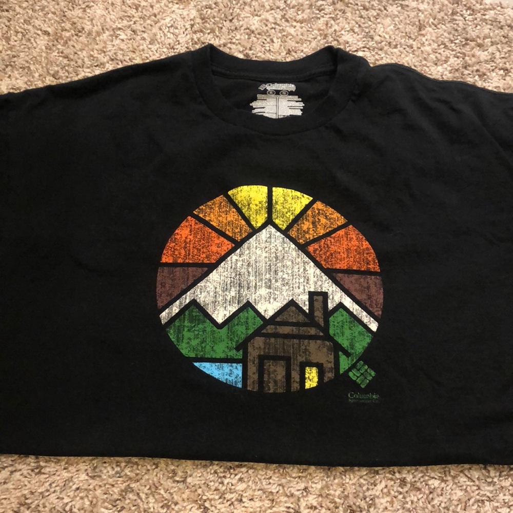 Columbia - Black Tee
